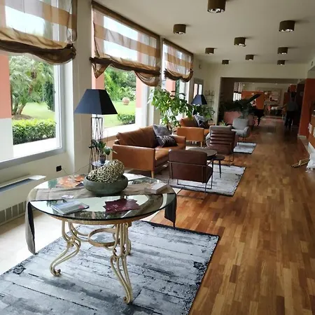 Charme Hotel 4*